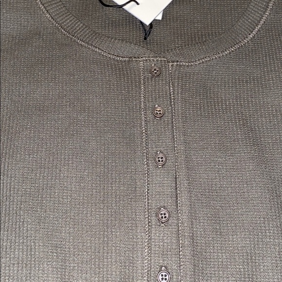 New woman’s Rachel Zoe camouflage thermal top - Picture 4 of 8